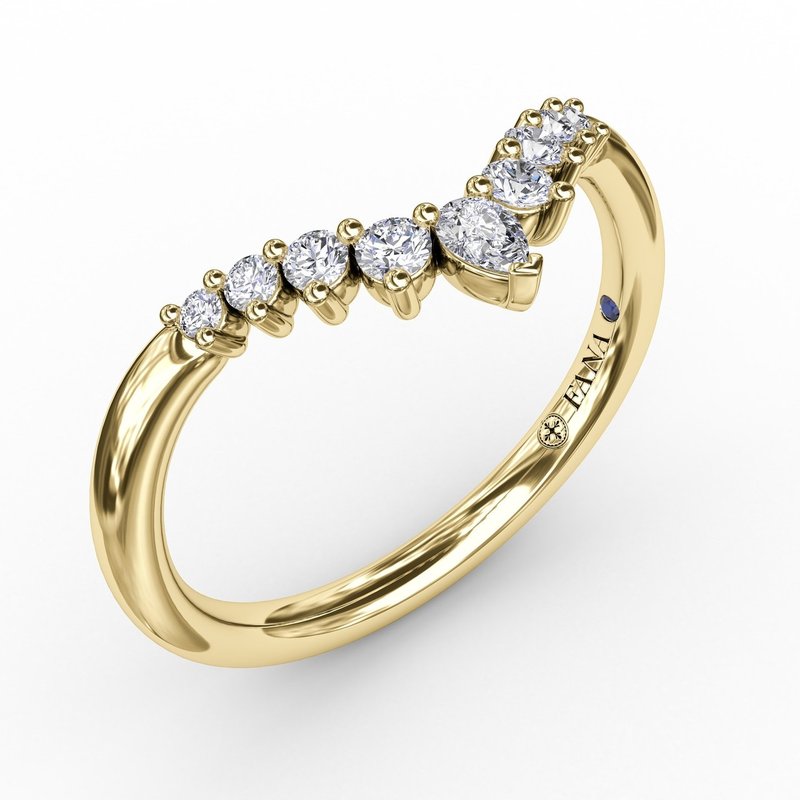 14K Yellow Gold Diamond Chevron Pointed Wedding Band | 0.187 CTW