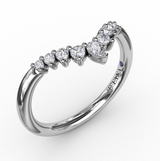 14K White Gold Diamond Chevron Pointed Wedding Band | 0.187 CTW