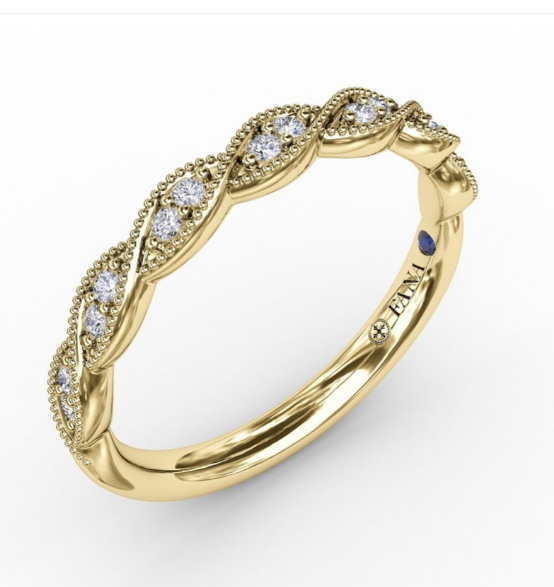 14K Yellow Gold Vintage Scalloped Natural Diamond Wedding Band | 0.10 CTW